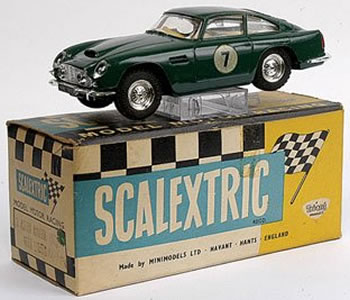 scalextric-aston-martin-c68-green-detail.jpg