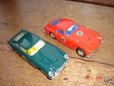 vintage-scalextric-aston-ferrari-with-lights_130348199561.jpg